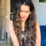 Payal Rohatgi Instagram - भारत के बुद्धिजीवी लोगों से कहना है कि आप लोगों की मंदबुद्धि तो पूरी दुनिया को पता चल गई क्योंकि ShaheenBaug का drama करके आपने उस क़ौम का minority tag छीन लिया जिस क़ौम साल से minority benefits खा रही थी 😹 अब उस क़ौम की जनसंख्या मालूम करने के लिए और बाक़ी जनसंख्या मालूम करने के लिए भारत ke अंदर NRC लागू होना चाहिए।लोगों को अपने काग़ज़ दिखाने चाहिए 🙏 बुद्धिजीवी लोगों ने एक ओर चीज़ expose करी December 2020 में और वो थी किसानों द्वारा जो बिल की माँग उन्होंने 70 साल से रखी थी उसे पूरी होते हुए देख कैसे उन्होंने सिक्खों को गुमराह कर किसान आंदोलन के नाम से पूरे भारत में आंदोलन कराया और अब कुछ सिक्खों की खालिस्तान वाली सोच सबके सामने आ गयी। बुद्धिजीवी अपनी मन्दबुद्धि से राष्ट्र हित में काम करते है और हमें उन्हें धन्यवाद देना चाहिए अखंड भारत की सोच की तरफ़ ले जाने के लिए। अब मैं गुज़ारिश करती हूँ इन intellectuals से के भारत के मुसलमानों का इस्तेमाल करके, किसानों का इस्तेमाल करके, अगर वो नहीं थके तो उन्हें भारत के HAWKERS का इस्तेमाल करना चाहिए 😉 Hawkers भारत के ग़रीब लोग हैं और इनके through नया आंदोलन करना चाहिए जो शायद इन hawkers के लिए सही मायने में उनकी भलाई के लिए हो। भारत के विभिन्न प्रदेशों में migrant लोग शहरों में आते हैं और अपनी rozi roti कमाने ke लिए रास्तों पर सब्ज़ी, फल बेचकर अपना पेट पालते हैं मगर इन hawkers को गुंडागर्दी सहन करनी पड़ती है local corporation की और police की क्योंकि उन्हें licence नहीं diya जाता जायज़ तरीक़े से अपना माल बेचने ke लिए। क्योंकि उनके पास licence नहीं hota वो नाजायज़ तरीक़े से सड़कों पर बैठते हैं। सालों से हम देखते हुए आ रहे हैं ये भारत के अमीर लोग चाहते हैं कि भारत ke सड़कों पर ये hawkers ना बैठे और उन्हें उठवाने के लिए कहते हैं परन्तु जब Supreme court का verdict है ke hawkers fundamental right का इस्तेमाल करके Hawking कर सकता है। सारे states के अंदर Open zone, Hawking zone, No Hawking zone होना चाहिए तो अभी तक इसे क्यों लागू किया गया है भारत में ??? मैं चाहती हूँ ये बुद्धिजीवी देखें कि अगर hawkers उनकी पसंदीदा कॉम के हैं तो ये मुद्दा ज़रूर उठाएँ और इस मुद्दे पर भी आंदोलन करे क्योंकि शायद ये आंदोलन सही मायने में उनसे कुछ अच्छाई कराएगा देश के प्रति और भारत के गरीबों के प्रति🙏 #payalrohatgi