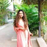 Payal Rohatgi Instagram - मैंने अपने आदरणीय प्रधानमंत्री Shri Narendra Modi जी का statement public platform पर देखा जहाँ पर वो कह रहे थे की 6 महीने पहले Agri Reforms लागू हो गए थे और 6 महीने से कोई भी मंडी बंद नहीं हुई इसके इलावा APMC को कंप्यूटराइज्ड करने ke लिए उनकी सरकार 500 करोड़ रुपये ख़र्च कर रही है तो फिर APMC बंद होने वाली है ऐसी अफ़वाह कौन फैला रहा है ??? एक भारतीय नागरिक होने के नाते जो थोड़ा बहुत पढ़ालिखा है क्या अब ये सुनकर मैं अपने आदरणीय प्रधानमंत्री जी के ऊपर vishwas करूँगी के kisaan union ke ऊपर vishwas करूँगी ??? jo जानबूझ ke kisaan ke नक़ाब ke पीछे वो अजेंडा फैलाना चाहते हैं jo अजेंडा Bharath को तोड़ने की सोच रखता है। ऐसे union वालों को मेरा इतना ही कहना है मैं jaan बूझकर देशद्रोहियों को publicity नहीं dena चाहती 🙏 #Jaihind #Repost @instabollywoodgyaan with @get_repost ・・・ @payalrohatgi shells out major desi vibes in a pink suit #payelrahotagi #desi #vibes #desivibes #traditional #traditionalsuit #bollywood #bollywoodactor #bollywoodactress #bollywoodceleb #bollywoodcelebrity #bollywoodnews #bollywoodmovie #instabollywoodgyan