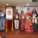 Payal Rohatgi Instagram – हाल में ही #Tandav करके web series जो release हुई है जिसमें Swara Bhaskar का एक चम्चा #ZeeshanAyub काफ़ी अच्छे role में दिखाई दिया जाता है और film के lead अभिनेता #SaifAliKhan दिख रहे हैं।इस web series के अंदर Zeeshan ने Trishul का उपयोग करके अंग्रेज़ी में गाली दे रहा है और भगवान राम और शिव के बारे में हास्यजनक और ग़लत बात कर रहा है।
ये देखकर मैं इतना ही कहना चाहती हूँ कि police complaint होनी चाहिए ये web series के निर्देशक #AliAbassZafar के ख़िलाफ़ क्योंकि इस तरह सनातन धर्म के भगवानों को निशाना बनाकर अपने web series को सुर्ख़ियों में लाना ग़लत है, निंदनीय है।
मैं सिर्फ़ इतना ही कहना चाहती हूँ सभी सनातनी लोगों से के ये लोग जानबूझ के ऐसा करते हैं क्योंकि इनको पता है सुर्ख़ीयों में आने के लिए ये आसान तरीक़ा है क्योंकि #Biggboss को भी बॉयकॉट करणे के trend से वो शो को TRP मिली है।मगर complaint तो करनी पड़ेगी क्यूँकि यह हम कर सकते हैं भारत के अंदर🙏 #payalrohatgi