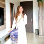 Payal Rohatgi Instagram – 2021 ke शुरुआत में हमने देखा कि कैसे Bharat का stock market छड़ रहा है और उसने 14 हज़ार का mark cross कर लिया जो बोहोत बड़ी achievement है 😉 ये बताती है कि कहीं न कहीं stock market को ये मंदी से कुछ फ़र्क़ नहीं पड़ रहा है 🤣 इतना कहना है कि #karma ज़रूर अपना फल देता है लोगों को जो उसमें विश्वास करते हैं और लोगों को जो उसमें विश्वास नहीं करते हैं । 

Bharat का इतिहास उदाहरण है karma का।जो अंग्रेजों ने Bharat का बँटवारा करवाया आज वो United Kingdom, European Union से अलग हो चुका है और उसने अपने आप 50 साल का सम्बंध ख़त्म कर दिया है। ये सबसे बड़ा उदाहरण हैं कर्मा का क्यूंकि जो Lord Mountbatten ने Bharat का बँटवारा कराया Congress, Muslim League और Baldev Singh की सहमति में वो अंग्रेज देश आज ख़ुद तकलीफें सहन कर रहा है 🤔 उनका stock market गिरा हुआ है और ये 2021 की शुरुआत है 🙏 #payalrohatgi