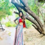 Payal Rohatgi Instagram - बहुत सारे लोग जो मुझे मंदबुद्धि बच्चे लग रहे हैं उन्होंने मुझे मोदी की चमची कहकर बुलाना शुरू कर दिया मेरा attention उनकी तरफ़ आए इसके लिए। इन donkeys को इतना कहना है कि मैंने अपने प्रधानमंत्री जी को अपना वोट दिया है तो इस आधार पर दिया है कि मैं उन पर विश्वास करती हूँ मगर उसका मतलब ये नहीं कि मैं उनकी Party के सारे नेताओं पर विश्वास करती हूँ क्योंकि आज की तारीख़ में Modi जी का Twitter account Gul Panag को follow करता है जोबkisaan आंदोलन का हिस्सा बनकर किसानों को गुमराह कर रही है अपने निजी फ़ायदे ke लिए और अपने भाषणों में ये कहती है कि Payal Modi की चमची है jo हास्यजनक है 😂 जब Payal का Twitter account भी था तब भी Modi जी का Twitter account Payal के Twitter account को follow नहीं करता था। जब Payal का Twitter account suspend हुआ तब Payal को लगाके Salman Khan के PR के वजह से उसका Twitter account suspend किया गया मगर बाद में Twitter ने ख़ुद ही एक बहस में public domain में ये बात रखी कि वो एक account तभी उड़ा सकता है यानी suspend कर सकता है जब उस देश की Sarkar उसे एक notice दे 🤨 तो उसका मतलब कि मेरे Twitter account को suspend करने ke पीछे एक सरकारी अफ़सर का हाथ है और ये सरकारी अफ़सर ने सरकारी काग़ज़ Twitter को भेजा जिसकी वजह से मेरा account suspend किया गया होगा। Modi जी का समर्थक होना यानी BJP का Andhbhakt होना नहीं है। जिस प्रकार से अब मेरे Instagram और YouTube पर attack हो रहा है मेरे दोनों account जो verified है और इन verified accounts को अगर suspend किया गया तो इसके पीछे कोई सरकारी अफ़सर का हाथ होगा।किसानों ke bill को support मैं कर रही हूँ ये bill पढ़ने ke बाद और मुझे गर्व है कि Modi जी ne ये ऐतिहासिक bill पास कराया लोकतंत्र तरीक़े से। Modi जी की समर्थक होना Modi जी की चमची होना नहीं है 🙏 #payalrohatgi