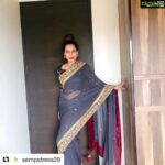 Payal Rohatgi Instagram - जो लोग मुझसे सवाल पूछते हैं कि मेरे अनुसार किस को #BiggBoss जीतना चाहिए तो जितना भी मैं यह show को online देखती हूँ जब मुझे समय मिलता है तो मुझे लगता है कि Rubina को ये show जीतना चाहिए। रूबीना सही मायने में एक शक्तिशाली भारतीय औरत है क्योंकि जब उसे लगता हे कि उसको अपने पति के अनुसार चलना चाहिए तो वो अपने पति ke अनुसार चलती है जो उसकी ख़ुद की decision होती है और जब उसे लगता है कि उसे अपने अनुसार चलना चाहिए तब वो अपने अनुसार चलती है। वो VICTIM नहीं खेलती कोई भी situation में जो एक अच्छी बात है। वो infact VICTIM नहीं बनती designers के भी क्योंकि बहुत सारे नए नए celebrity समझते हैं कि वो अगर designer के कपड़े पहनेगे तो वो celebrity जैसे दिखेंगे 😹 Celebrity designer के कपड़े पहनने से celebrity नहीं बनता मगर celebrity जिस designer के कपड़े पहनना decide करता है उस designer को publicity मिलती है 😉 ये सोच होनी चाहिए सभी celebrity की जो सही मायने में celebrity है मगर मैंने देखा है social media Instagram पर ये drama होता है जहाँ पर कुछ designer decide करते हैं के वो कौन से सेलिब्रिटीज़ को ज़्यादा तव्वजव देंगे जो एक बहुत बड़ा drama है क्योंकि vलॉकडाउन में ये सारे designers के कपड़े उनके godown में साल रहे होते हैं। रही बात किसी का ये कहना ke रूबीना Malad के कपड़े पहनती है तो उनलोगों को इतना कहना है कि वो कही से भी कपड़े ख़रीद ke पहनती हो magar वो एक बहुत शक्तिशाली औरत दिख रही है show मेंबऔर बाक़ी सारी औरतें designer kapde पहनकर भी बंदरिया ही दिख रही है 😹😹😹 Rubina मेरी दोस्त नहीं है ये स्पष्ट करकर मैं कहना चाहती हूँ जिस प्रकार से उसने Kavita Kaushik की सच्चाई दुनिया ke सामने रखी वो देखकर mera दिल उसने Jeet लिया 🙏 Kavita जैसी औरतें हमें cheap कहती है जो desh ke लिए लड़ते हैं, प्रधानमंत्री जी ke समर्थक हैं मगर उनकी ख़ुद की cheapness आज की तारीख़ में पूरी दुनिया ne देख लिया 😉 #Repost @sempstress29 with @get_repost ・・・ These beautiful outfits full of elegance and comfort are available only @bodhitreejaipur_official. The sarees in different styles give modern look to it. #fashiondesigner #saree #indianoutfits #elegant #loveyourself #lovefashionstyle #payalrohatgi
