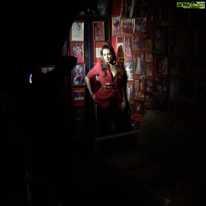 Payal Rohatgi Instagram - अभी तक तो मुझे लगा था के #DaljitDossa एक मंदबुद्धि इंसान है मगर अब साबित कर दिया है उसने कि वो एक GOAT है क्योंकि उसके Verified Twitter account ने एक audio share kiya है जहाँ पर वो मुझे और Kangana को target कर कह रहा है कि हम भोक रहे हैं 😜 तो एक तरीक़े से हमें female dogs का ख़िताब दे रहा है jo उसकी अभिव्यक्ति की आज़ादी है परन्तु फिर email डॉक्स को Pictures कहते हैं जिस शब्द का प्रयोग मैंने अपने Twitter par kiya था जब मैं कोई family test को एक्सपोज करना चाहती थी magar मेरे ऊपर इल्ज़ाम लगाया gaya था कि मैं गाली का प्रयोग करती हूँ। मेरे Twitter को उस आधार पर suspend किया गया कि मैं नफ़रत फैलाती हूँ जबकि मैंने आज तक कभी भी कोई गाली गलोच वाले शब्दों का प्रयोग नहीं किया और हर दम सच्चाई वाली इंफॉर्मेशन को tweet किया। अगर गलती से कोई fake news मेरे द्वारा फैलायी गई तो उसको निकाल कर उसकी माफ़ी भी माँगी परंतु feminists और secular आज की तारीख़ में अपने poster boy Diljit ke इस bitch वाले comments par कुछ नहीं बोलेंगे क्योंकि ये हैं उनका दोगलापन। आगे बात करते हैं क्यों ? अभी तक क्या Daljeet ने kisaan ke लिए jo bill pass किए गए हैं उन्हें नहीं पड़ा है ??? एक करोड़ का दान देने wale को tax में 80G के तहत rebate मिली होगी और अच्छे आदमी का ख़िताब। मगर ये अच्छा आदमी actually किसानों ke हित में क्यों नहीं bill पढ़ रहा ??? क्या उसे Sant Longowal के बारे में नहीं पता जिन्होंने अनगिनत किसान मोर्चा किए थे ये bill की माँग रखते हुए ??? Link of Payal Rohatgi reply in bio 🙏