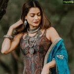 Payal Rohatgi Instagram - मैंने आप लोगों के साथ ख़बर share करी के कैसे republic channel ke CEO को मुंबई police ने गिरफ़्तार किया Hansa research group के FIR के ऊपर जो उन्होंने file किया BARC ke कहने पर। परंतु अब Arnab ने एक email share किया है जिसमें BARC ने प्रसारभारती को कहा है कि उन्होंने कोई भी complain hansa research group को नहीं दी republic group ke ख़िलाफ़ TRP मामले में। शायद ये फिर से एक षड्यंत्र है जैसे Arnab को गिरफ़्तार किया गया दो साल पुराने case में वैसे अब republic channel ke CEO को गिरफ़्तार किया गया। ये जानकर मैं Payal Rohatgi republic channel ke साथ खड़ी हूँ क्योंकि यह एक राजनीतिक षडयंत्र है जहाँ par republic channel को target kiya जा रहा है क्योंकि उन्होंने कई महीनों से एक मुहिम के नाते काफ़ी बड़े बड़े लोगों के ख़िलाफ़ आवाज़ उठायी और शायद ये बड़े बड़े लोग नहीं पसंद कर रहे हैं उनके ख़िलाफ़ ये channel बोले 🙏 #payalrohatgi