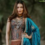 Payal Rohatgi Instagram - आज हम बात करते हैं दो feminists के बारे में jo अपने dharm का सहारा लेते हैं news में आने ke लिए।अपने निजी फ़ायदे ke लिए #shehlarashid 🤨 ये नाम तो आप जानते होंगे, ये नाम रटते रटते मुझे थोड़ा time लग गया क्योंकि ज़्यादातर ऐसे देश द्रोह नाम मैं लेना पसंद नहीं करती 😉 इसलिए शायद उसकी pronunciation भी ग़लत कर देती हूँ 😹मगर अब ये नाम फिर से दोहराना पड़ रहा है क्योंकि आज सबको पता है कि इनके ख़ुद ke पिता जी इनको आतंकवादी कह रहे हैं। दूसरी ओर उदाहरण है एक bollywood quitter की जिसका नाम है #SanaKhan जिसने 1 Mufti से shaadi कर लीं मगर shaadi ke पहले उसने बहुत drama kiya था कि कैसे article 370 निकलने से kashmir ke मुसलमानों ke ऊपर अत्याचार हो रहा है।आज वो ही aunty अपना honeymoon मनाने kashmir गई है तो आशा करती हूँ कि अपनी आँखों से उसने देख लिया होगा कि kashmiri मुसलमान ke ऊपर कौनसा मनगढ़त अत्याचार हो रहा है 🙃 क्योंकि ये लोग ग़लत इंफॉर्मेशन का प्रचार करते हैं भारत ke अंदर, ग़लत फ़हमी फैलाते हैं जानबूचकर जो एक गुनाह है 🙏 #PayalRohatgi