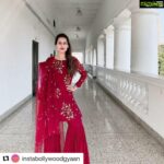 Payal Rohatgi Instagram - आज एक sophisticated उदाहरण देते हैं #lovejihad का जहाँ स्वर्गीय music composer #WajidKhan की बीवी ने उन पर उनकी शादी में धर्म परिवर्तन का दबाव आज़माया जिंससे उनकी शादी divorce तक पहुँच गयी थी । #KamalrukhKhan जो Wajid की बीवी है एक Parsi है और शादी से पहले १० साल तक Wajid को date कर रही थी। शादी की उसने Special Marriage Act द्वारा जहाँ दोनो को स्वतंत्रता थी शादी के बाद अपना धर्म को follow करने की। मगर शादी के बाद Wajid और उसके परिवार ने Kamalrukh को धर्म परिवर्तन के लिए force किया। जब Kamal ने नहीं माना तो उनका divorce होने पर मजबूर किया। अब Wajid के गुज़रने के बाद उसका परिवार kamalrukh की वजह से बच्चों को inheritance से निकाल रहा था जो ग़लत है। इसलिए kamalrukh ने public platform पर अपनी आपबीती लिखी कि यह बड़ा अजीब धर्म है जो कहता है कि उनका धर्म सबसे ऊँच है और उनका भगवान सबसे best। यह सोच को fanatism कहते है। अब मेरी सोच यह है कि Parsi actually इस देश कि minority क़ौम है जो इस देश के हित में काम करती है और invaders कि तरह नहीं आयी भारत में परंतु शरण माँगने आयी क्यूँकि Persia Afghanistan बन गया था।जो क़ौम minority जय असल में वो नहीं चिल्लाती परंतु जो क़ौम minority नहीं है वो चिल्ला चिल्लाकर नाक में दम करती है victim card के पीछे 🙏 #Repost @instabollywoodgyaan with @get_repost ・・・ Beautiful 😍 @payalrohatgi . . Wearing @studybyjanak . . #payalrohatgi #bollywood #bollywoodactor