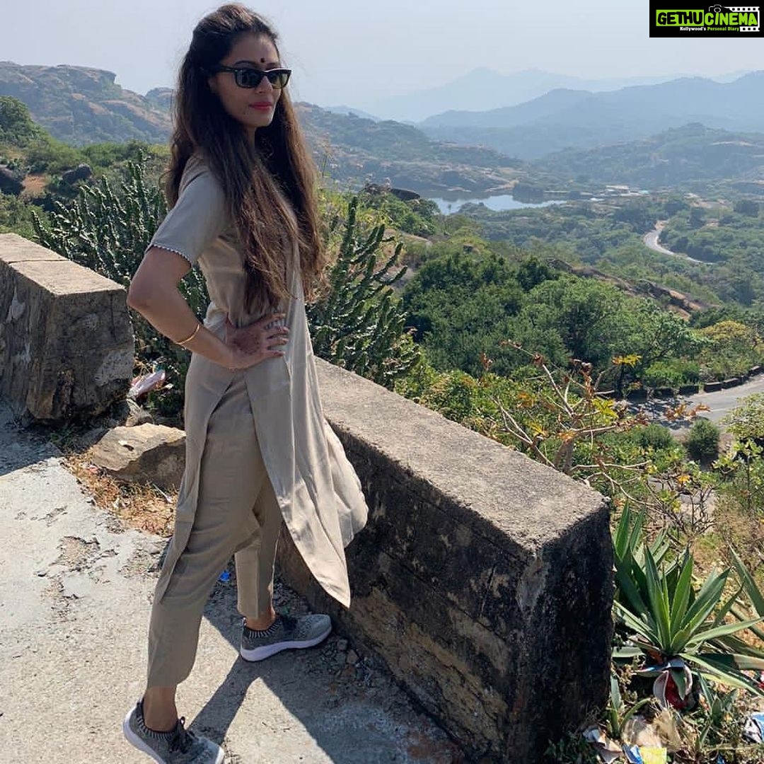 Payal Rohatgi Instagram - जो सेक्यूलर को आपत्ति थी #AkshayKumar के interview से jo उन्होंने लिया था Modi जी का 2019 elections ke पहले ये कहकर कि Akshay Kumar तो भारतीय नागरिकता नहीं रखते हैं तो वो प्रधानमंत्री जी की interview क्यों ले रहे हे ?? ये एक तरीक़े का influence करने का प्रयास है ऐसा कहा गया परंतु हमें seculars confused लग रहे हैं क्यूँकि Akshay Kumar jo Canadian नागरिकता रखते हैं क्या वो bharatiya लोगों को influence कर सकते हैं या नहीं ?? क्योंकि अब ये ही सेक्यूलर Canadian prime minister का दखलंदाजी so- called Farmers protest में वाजिब समझते हैं जो हास्यजनक है और इनका दोगला पन दिखाता है। Canadian सरकार ने #JaspalAtwal को dinner पर बुलाया जो convict था attempted assassination of #MalkatSinghSindhu के लिए और वो former मेम्बर था of International Sikh Youth Federation का jo लड़ रही थी to establish an independent Sikh State Punjab और उसको ban kiya था Canada में और उसको घोषित kiya था as a आतंकवादी organisation 2003 में।Atwal की फ़ोटो Canada के prime minister की पत्नी के साथ public domain में है। Canada ke प्रधानमंत्री को नक़ली किसानों ke protest द्वारा Bharath के internal matters में दखलअंदाजी नहीं देनी चाहिए। #payalrohatgi