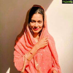 Payal Rohatgi Instagram - वाहेगुरु जी दा खालसा, वाहेगुरु जी की फ़तह 🙏 Talk with Madhu Purnima Kishwar on #FarmBills 🙏 https://youtu.be/3w3AwBxKUTk #PayalRohatgi #isupportfarmersbill
