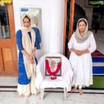 Payal Rohatgi Instagram - Waheguru ji da Khalsa, Waheguru ji ki Fateh 🙏 With very heavy heart we are sharing this photo to show people the reality🙏I am Sikh too as my Nani was a Sikh 🙏 Pls try to understand that FEW Punjabi Celebrities are misleading farmers for their own FAME 🙏 They are bringing religion by bringing photo of Bhindrawala in their protest. They are musguiding the REAL FARMERS. Real farmers are dying in COLD at borders. Same thing happened in Shaheen Baug protest. Children were brought out in cold to protest for a bill that had nothing to do with them🙏 #payalrohatgi #SikhsandHindus