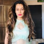 Payal Rohatgi Instagram - भेड़ बकरी सोच रखने वाले punjabi celebs जो Instagram पर नक़ली million followers लेके बैठे हैं मुझे target कर रहे हैं ये कहकर कि मैं fame चाहती हूँ 🤪 तो मैं उनको इतना कहना चाहती हूँ मैं famous हूँ इसलिए आप log मुझे target कर रहे हैं क्योंकि मेरा video जो Diljit पर था उसकी चाटने ke चक्कर में आप भूल गए हैं कि मासूम किसानों को उनका हक़ आप नहीं दिलवा रहे ये stupid protest करके। Agri Reforms किसानों ke हित में है असली किसान jo ग़रीब होते हैं जिनकी फसलों का उनको सही दाम नहीं मिलता है। उनके लिए ये bill बोहोत फ़ायदेमंद साबित होगा मगर जो लोग अपने Instagram से बाहर आते ही नहीं और Instagram पर drama करते हैं उनको kisaan की कठिनाइयों ke बारे में क्या पता ??? किसान अब अपनी फसल Bharath ke किसी भी कोने में बेच सकता है MIDDLEMAN को निकाल कर जो उसे उसकी फसल का सही दाम नहीं देता था अभी तक। यह रिफॉर्म congress भी चाहता था वो congress जिसने भारत को पहली महिला प्रधानमंत्री दी INDIRA GANDHI जिसने SANT भिंडरावाला को execute करवाया। मासूम किसानों ke हाथ में कौन भिंडरावाला की तस्वीर दे रहा है ?? जो punjabi celebrity है इनको क्यों लगता है कि हमारे आदरणीय प्रधानमंत्री किसानों ke ख़िलाफ़ bill pass करेंगे ?? हम उस desh से हैं जिस desh में #JaikisaanJaiJawan की सोच है 🙏 ये ek राजनीतिक षडयंत्र है जहां Diljit अपना निजी फ़ायदा देख Kangana को लगातार target कर रहा हे और Diljit के good books में आने के लिए यह भेड़ बकरी celebrities मुझे target कर रहे हैं। #BarkhaDutt भिंडरावाला को आतंकवादी मानती है jo एक सेक्युलर है।मुझे बस इतना कहना है कि real किसानों का ग़लत इस्तेमाल किया जा रहा है जो राजनीतिक षडियंतर है। Sangram जी jo एक wrestler है भारत ke लिए खेल चुके हैं वो actually समझते हैं कि kisaan कितनी मेहनत करता है। उनके तो खेत है Haryana में जहाँ वो सच में खेती करते हैं जब जाते हैं नक़ली PR ACTIVITY नहीं करते हैं जैसे bollywood ke superstars करते हैं लॉकडाउन के समय। सच्चे किसानों का इस्तेमाल करना राजनीतिक फ़ायदे के लिए बताता है कि punjab ke अंदर शायद celebrities अभी भी सुबह सुबह SASTA NASHA करते हैं या फिर जान बूझकर 1 ग़लत सोच को फैला रहे हैं अपने निजी फ़ायदा के लिए। Coronavirus Pandemic में ग़रीब किसानों को समूह में लाकर आंदोलन करवाना वो bill ke लिए जो उनके फ़ायदे ke लिए है दिखाता है कौन idiot है या कौन सच में खालिस्तानी सोच का Promoter 🙏 https://youtu.be/R_gSioSe7MY