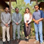 Payal Rohatgi Instagram - Subhanallah यह तो आप बहुत आसानी से सुन सकते है बॉलीवुड की HIT फ़िल्मों के गानो में मगर क्या आप Har Har Mahadev सुनेंगे इतनी आसानी से बॉलीवुड के HIT गानो में ??? नहीं 🙏 यह इसलिए क्यूँकि भारत में Islamophobia नहीं मगर बॉलीवुड में Hinduphobia ज़रूर है।भारत की जनता अगर Islamophobia रखती तो यह Subhanallah शब्द का प्रयोग जो फ़िल्म Fannah में हुआ वो Hit नहीं होती। #KaranPatel करके एक TV actor है उसका एक clip देखा जहाँ वो Biggboss में #SalmanKhan को greet करते समय नमस्ते, नमस्कार, राम राम जी का प्रयोग नहीं करता बल्कि सलाम वालेकुम का प्रयोग करता है। क्या उसे अपनी identity से शर्मिंदगी है ??? या फिर वो कायर है ? एक हिन्दु गुजराती होने पर वो सनातन greeting करता हाई नहीं पूरे clip में ??? इसलिए हम ऐसे लोगों #कायर हिन्दु का ख़िताब देंगे 🙏 #payalrohatgi #sangramsingh Sun Hotel & Resort,Abu Road