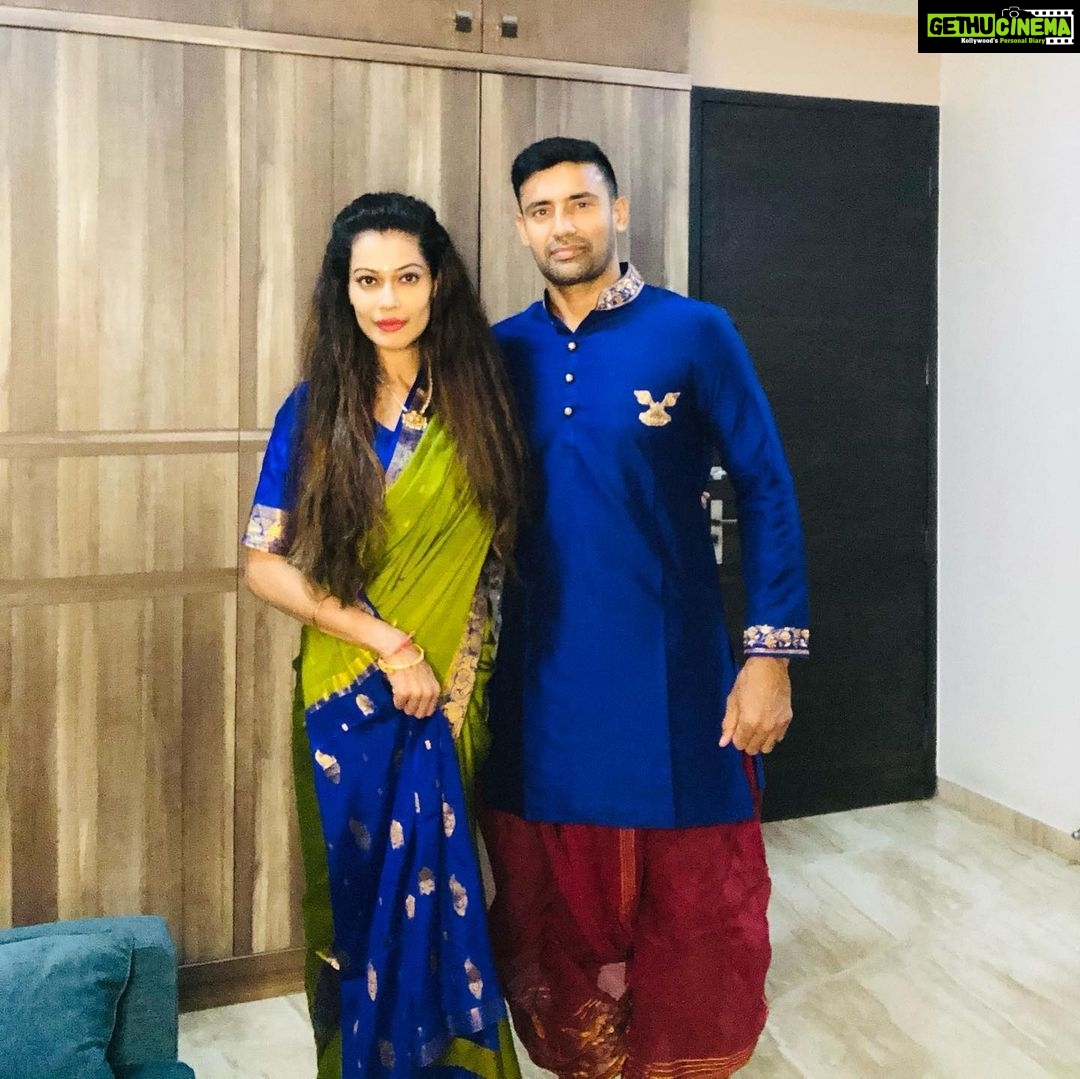 Payal Rohatgi Instagram - आज का मुद्दा है उन लोगों के लिए जो कहते हैं कि क़ानून समान है सभी के लिए। क्यूँकि हमें समझ नहीं पड़ा कि कैसे दो औरतें जो drugs के सेवन के लिए jail गयी #RheaChakravarthy और #BhartiSingh दोनो के jail time में फ़र्क़ था ??? Rhea एक महीने तक jail में थी क्यूँकि drug trafficking का आरोप साबित नहीं हुआ उस पर मगर bharti को तो bail २ दिन में मिल गई। बड़ा public platform पर observe करने वाला fact। अब कुछ लोग बोलते हैं मुझे कि मेरा YouTube subscriber कम कोई #algorithmchange की वजह से हो रहा है। जिसकी वजह से fake subscribers भाग रहे हैं 🤪 यह fake subscribers सुशांत मामले पर जब से मैं बोलने लगी तब से मेरेको follow कर रहे थे 🤨 मगर मैंने उन्हें पैसे देकर बोला नहीं follow करने के लिए 🤣 और बहुत सारे YouTube के accounts हैं जो जानबूच कर fake speculation फेला रहे हैं और उनके fake subscribers बड़ रहे हैं 🤣🤣🤣 कोई तो important बंदा है यह #algorithmchange के फ़ंडे में क्यूँकि बहुत सारे YouTube channels जो सुशांत के ऊपर बोल रहे थे इन सबके subscribers बड़ रहे थे तो अब उनके channel से यह fake वाले क्यूँ नहीं भाग रहे ??? यह पायल के verified channel पर ही हो रहा है 🤣 ठीक है जो हो रहा है public में हो रहा है तो इतना कहना है कि सुशांत की मौत से सबसे ज़्यादा फ़ायदा भाजपा को हुआ क्यूँकि उन्होंने Bihar elections जीती 😹 मैंने क्या पाया? मैंने तो verified Twitter खोया और यह अब जो computer motivated subscriber भागने का algorithm किसिने लगाया है वो तो सोने पे सुहागा है 🤣🤣 सच सुनने की षमता सब में होनी चाहिए 🙏