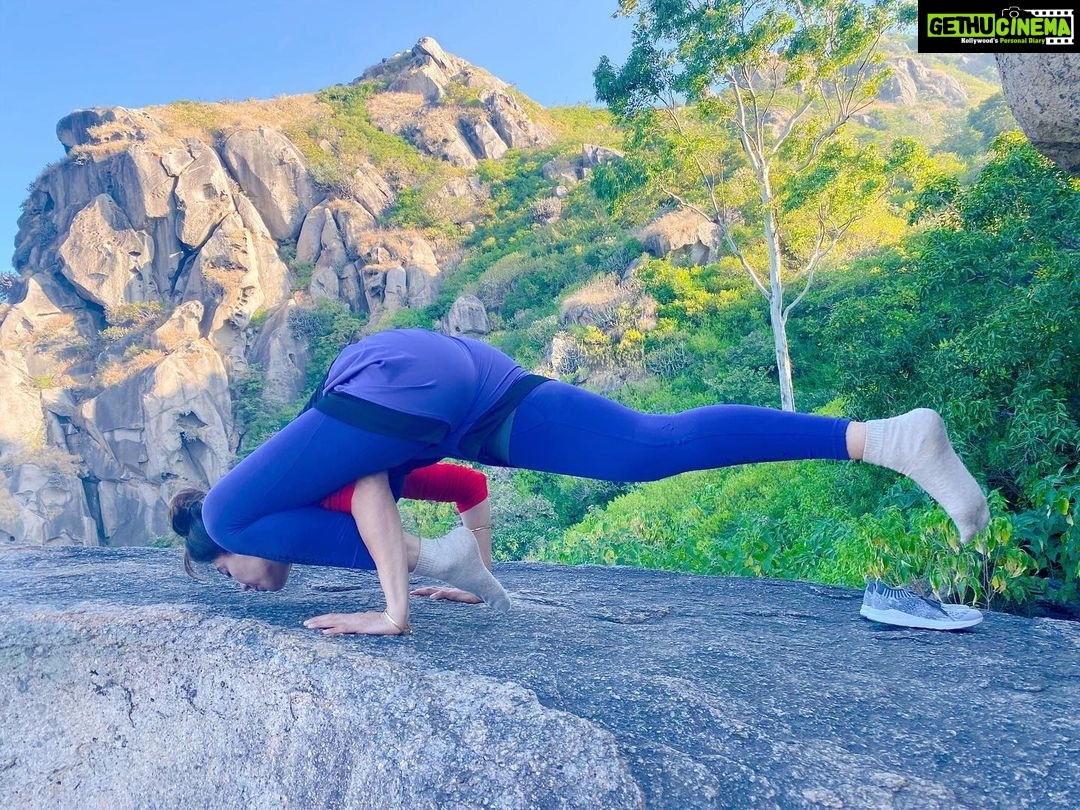 Payal Rohatgi Instagram - जब से मैंने #BhartiSingh पर video बनाया मेरी #MainHoonSeries में तब से trolls ने मेरे ऊपर आरोप लगाया कि मैं Bharti के शरीर के ऊपर personal comments कर रही हूँ 😂 तो इनको इतना कहना है कि मैं Bharti Singh बनकर खुद का मज़ाक़ उड़ा रही थी क्यूँकि Bharti भी यह ड्रामा करती है अपने comedy show में TRP के लिए। अगर body shaming के ऊपर चर्चा करनी है तो discuss करो #KapilSharma का tweet जहां वो एक troll के उँगली मार उस पर drugs का सेवन का आरोप लगाया तो वो इतना उत्तेजित हुआ कि troll के मोटापे पर lecture देने लगा 🤣 मगर उसे कोई मेरा hater lecture नहीं देगा क्यूँकि trolls भी नक़ली ड्रामा करते हैं किसि के इशारों पर 🙏 #payalrohatgi Mount Abu Wildlife Sanctuary