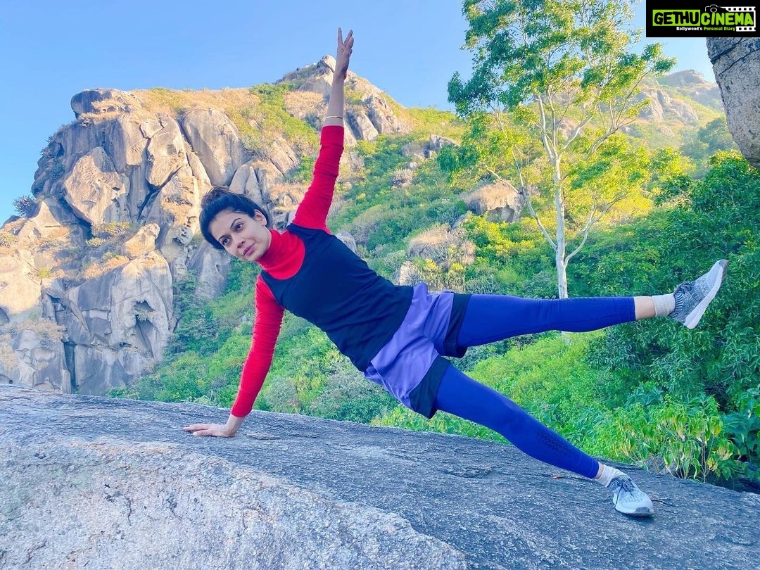 Payal Rohatgi Instagram - जब से मैंने #BhartiSingh पर video बनाया मेरी #MainHoonSeries में तब से trolls ने मेरे ऊपर आरोप लगाया कि मैं Bharti के शरीर के ऊपर personal comments कर रही हूँ 😂 तो इनको इतना कहना है कि मैं Bharti Singh बनकर खुद का मज़ाक़ उड़ा रही थी क्यूँकि Bharti भी यह ड्रामा करती है अपने comedy show में TRP के लिए। अगर body shaming के ऊपर चर्चा करनी है तो discuss करो #KapilSharma का tweet जहां वो एक troll के उँगली मार उस पर drugs का सेवन का आरोप लगाया तो वो इतना उत्तेजित हुआ कि troll के मोटापे पर lecture देने लगा 🤣 मगर उसे कोई मेरा hater lecture नहीं देगा क्यूँकि trolls भी नक़ली ड्रामा करते हैं किसि के इशारों पर 🙏 #payalrohatgi Mount Abu Wildlife Sanctuary