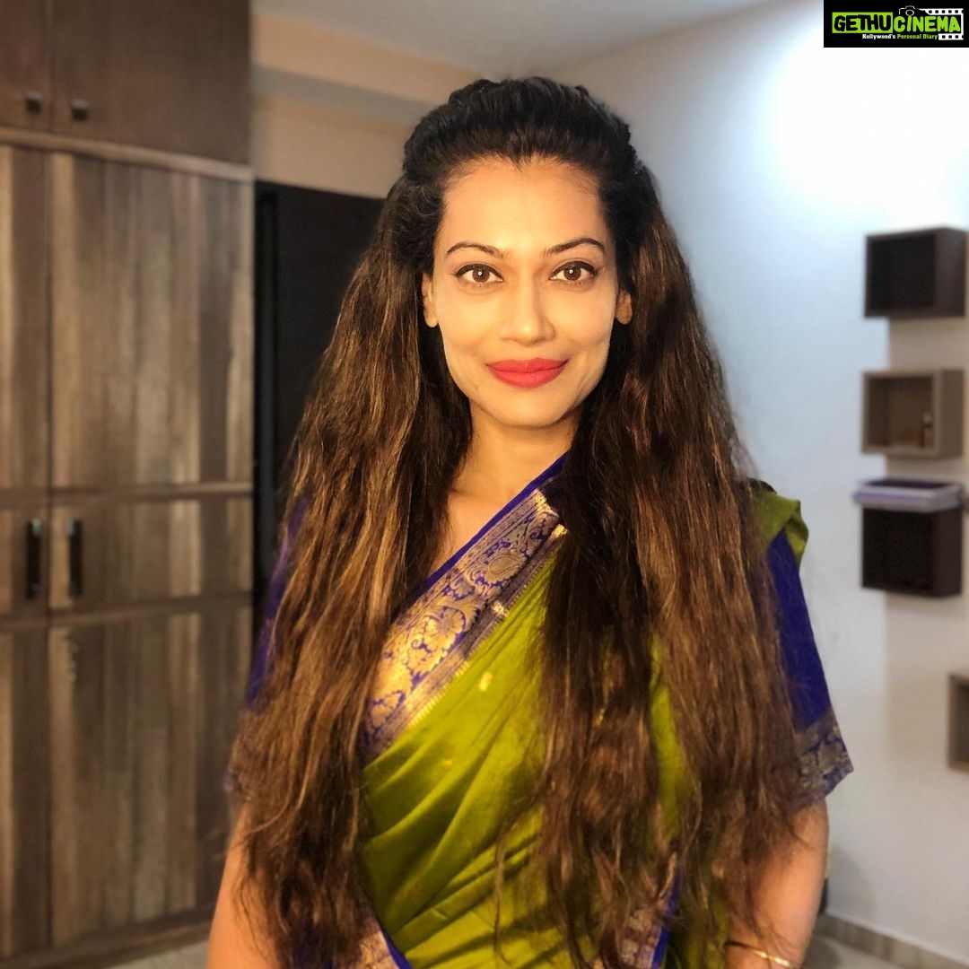 Payal Rohatgi Instagram - भारत के बॉलीवुड के अंदर एक बहुत noticable fact है क़ि अगर कोई मुस्लिम ऐक्टर नाम या शौहरत पाता है तो वो अपने धर्म का ज़रूर प्रचार करता है। #ZairaWasim ने तो सच में अपना बॉलीवुड career छोड़ दिया धर्म के लिए और #SanaKhan शायद PR activity द्वारा अपने धर्म को promote कर रही है। यह भी fact है क़ि मुस्लिम superstars अपने धार्मिक slogans बोलते हैं public platform में और उसे बोलने से शर्माते नहीं। दूसरी ओर हिन्दु superstar #AkshayKumar कभी #जैश्रीराम का नारा नहीं लगाता public platform पर। और यह सब हिन्दु actors जो celebrities बन जाते हैं छोटे या बड़े जैसे Swara या #SonamKapoor #AnushkaSharma types यह लोग Hinduphobia फ़ेलाते है। याद रखे यह बात इन्हें ओर प्रसिद्ध बनाने से पहले 🙏 #payalrohatgi @myngels_26