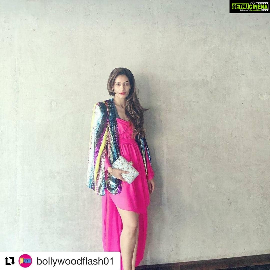 Payal Rohatgi Instagram - देखिए जो लोग #LoveJihad को मज़ाक़ समझते हैं उन्हें आँकडें देखने चाहिए क्यूँकि कोई wrong facts नहीं रख सकता public domain में आज की तारीक में। अगर crime हो रहा है हिन्दु बेटीओ के साथ तो हो रहा है। हमें भारत की बेटीओ को बचाना चाहिए। Feminists यहाँ पर educated और uneducated होने की बार नहीं है, यहाँ पर crime की मानसिकता से लड़की को झूट बोलकर उसकी ज़िंदगी ख़राब करने का षडियंतर बनाया जा रहा है। अगर ऐसा ड्रामा करना है inter faith marriages का तो फिर मुस्लिम लड़का क्यूँ नहीं हिन्दु बनता प्यार के आड़ में ?? क्यूँ नहीं मुस्लिम लड़की हिन्दु लड़के से शादी करती और अपना धर्म परिवर्तन करती ??? हर वक्त एक तरफ़ा क्यूँ conversion होता है interfaith marriages में ??? UP के साथ Haryana और MP में भी यह क़ानून जल्द आए इसकी हम आशा करते हैं क्यूँकि सबका साथ, सबका विकास का मतलब हिन्दु लड़कियों का बलिदान नहीं 🙏 #Repost @bollywoodflash01 with @get_repost ・・・ @payalrohatgi @ashimasharma_official