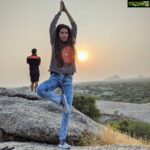 Payal Rohatgi Instagram - आज सुनने में आया कि एक ओर अभिनेता #AsifBasra की मौत हो गयी। उनकी मौत dharmshala में हुई Himachal Pradesh के अंदर। Police का official बयान नहीं आया अभी तक परंतु उसकी मौत का सच जल्द बाहर आ जाएगा। Asif जी ने #OnceuponATimeinMumbai #Paatallok #KaiPoChe और #JabWeMet जैसी फ़िल्मों में काम किया। तो ऐसे talented outsider को काम क्यूँ नहीं मिला अगर यह कारण है उसके देहांत का ??? बालीवुड के अंदर drugs है और campism, nepotism और परिवरवाद।और talented artist जो outsiders हैं उन्हें चापलूसी करके काम लेना पड़ता है जो सब नहीं कर सकते हैं। और इसलिए बॉलीवुड की जड़ को उखाड़ना पड़ेगा क्यूँकि यह दीमक बन गयी है और परिवार वाले अपने बच्चों को काम दिलाने के लिए outsiders का काम छिन रहे हैं 🙏 Arnab बाहर आ गया जो बहुत अच्छी बात है । और वो और बुलंदी से अपनी आवाज़ उठाएँ यही हम चाहते हैं 🙏 #payalrohatgi Bera, Jawai leopard and wildlife safari