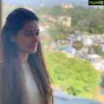 Payal Rohatgi Instagram - मेरे जन्मदिन पर Mount Abu में मैं हूँ 🙏 यह जगह बहुत खूबसूरत है मगर यहाँ पर काफ़ी ओर स्वच्छता हो सकती है।इतनी सारी tourist spots होने के बावजूद यहाँ पर उस प्रकार की स्वच्छता नहीं जैसी होनी चाहिए।मैं अपने जन्मदिन पर gurushikhar peak गयी जो राजस्थान की highest peak है। फिर Dilwara मंदिर के दर्शन किए और Raghunath मंदिर के। Dilwara मंदिर जो १५७२ के बने हुए हैं वहाँ की craving देख आप भूल जाएँगे की यह उस समय बन सकता था। Tajmahal से बेहतर cravings थी और चारों ओर आप Mahavir जी की मूर्ति देख सकते हैं जिधर भी देखे। Nakki lake में भी सफ़ाई ज़्यादा हो सकती है क्यूँकि अगर आप लोग वहाँ कोई celebrations भी करने जाते हो तो बाद में जगह तो साफ़ करो। Celebritries को भारत के अंदर विभिन प्रदेशों में अपने संस्कृति से जुड़ी हुई प्रथाओं को promote करना चाहिए। विदेश जाने से अच्छा है भारत के इतिहास को समझना। #Hilltone hotel ने भी काफ़ी दिल से मेरे जन्मदिन की celebrations करवाई जो मुझे याद रहेंगी। Arnab को support करे क्यूँकि यहाँ वो सही है 🙏