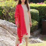 Payal Rohatgi Instagram - #ArnabGoswami को Taloga jail के ज़ाया गया क्यूँकि उसने अपने फ़ोन का इस्तेमाल किया जब वो Alibaug में थे ??? यह कौनसा logic है कि आप उसे Dawood gang वाले jail में ले जाए ??? ऐसा क्या गुनाह कर दिया Arnab ने ?? ख़ाली justice की माँग की थी सुशांत और दिशा के लिए। इतना बड़ा जुर्म है क्या था यह कि आप उसे ऐसे arrest करे दो साल पुराना case खोलकर जो आप कर सकते हैं अगर आप के पास सबूत हैं मगर ऐसे आतंकवादी की तरह नहीं। Arnab कह रहा है कि उसे वकील के साथ बात नहीं करणे दिया जा रहा है और उसे अपनी ज़िंदगी का डर है। यह कहाँ का लोकतंत्र है कि एक पत्रकार के साथ ऐसा हो ??? मोदी जी आप कुछ करेंगे ???? ऐसे आपके समर्थकों के साथ यह जो हो रहा है भारत में यह बहुत ग़लत है। अगर अर्नब को कुछ होगा तो हम माफ़ नहीं करेंगे 🙏 #payalrohatgi @krishaclothing @hilltonehotel Hotel Hilltone