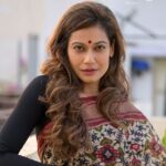 Payal Rohatgi Instagram - यह जानकर बहुत ख़ुशी हुई कि एक भारतीय लड़की ने Miss Universe का ख़िताब जीता परंतु यह जानना ज़रूरी है कि किस आधार पर Urvashi Rautela उस paegent की judge बनी ?? क्या थी उसकी qualification कि वो उस paegent को judge करे ??? क्या उसने Kangana Ranaut से ज़्यादा काम किया है ? क्या वो Priyanka Chopra से बड़ी अभिनेत्री है विदेश में ?? क्यूँकि Lara Datta, Miss Universe का ख़िताब जीती थी कुछ साल पहले और उसके बाद कोई नहीं जीता। इसके बावजूद Urvashi का नाम भी Miss Universe के साथ काफ़ी जुड़ा हुआ है और इस बार तो Israel में हो रहे paegent में वो judge बनी जहाँ पर एक भारतीय लड़की ने ख़िताब जीता 🙏 अजीब लगा कि setting विदेशी paegents मैं भी है तो भारत को क्यूँ बदनाम करते हो ???