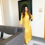 Payal Rohatgi Instagram - #Repost @instabollywoodgyaan with @get_repost ・・・ Gorgeous 💛@payalrohatgi . . #payalrohatgi #bollywood #bollywoodnews जो लोग समझते हैं कि Arnab की गिरफ़्तारी उसके abetment to suicide वाले case के तहत है और ना कि उसके पत्रकरता के वजह से उन्हें मैं कुछ points बताना चाहती हूँ। १) अगर महाराष्ट्र सरकार सच में #AnvayNaik को न्याय दिलाना चाहती है तो बाक़ी दो आरोपी भी क्यूँ गिरफ़्तार नहीं लिए गए Arnab की तरह ??? यह case को एक साल से move नहीं किया गया ??? मगर अभी ... २) क़ानून में provisions है कि आप accused को summons भेज police station बुला सकते है तो वो पहले क्यूँ नहीं किया गया ? ३) यह सरकार #Palghar lynching के सारे accused के नाम भूल गयी जहां साधु की हत्या हुई ?? मगर अब पत्रकार के पीछे पड़ गयी। ४) आत्माहत्या का case था एक Thane builder का उसे सरकार ने बंध कर दिया ? क्यूँ ? क्यूँकि उसमें एक minister का नाम था यह सरकार से और कुछ पत्रकार का भी नाम था। ५) महाराष्ट्र सरकार अपने खुद के लोगों के ख़िलाफ़ कब जाएगी जो #AnantKarmuse और #MadanSharma को target करते हैं उनकी अभिव्यक्ति की आज़ादी पर ??? ६) यह सरकार TRP scam के ऊपर आवाज़ कब उठाएगी जिसमें उनके नेता ने नाम लिया था Arnab के channel का ??? ७) TRP scam में republic channel के सारे पत्रकार पर यह सरकार ने case दर्ज किए है ?? १९२२ legislation के आधार पर ?? यह सब एक तरफ़ा गुंडागर्दी है बस 🙏