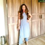 Payal Rohatgi Instagram - मैं आज बात करती हूँ कि कैसे मुझे लगता है कि हिंदू विचार धारा के लोगों को गुमराह करा जा रहा है corporate द्वारा। सभी को इतना कहना है कि हिंदू प्रथाओं को जो निशाना बना रहा है उसे expose करो परंतु सही search के बाद। ऐसे ही भीड़ का हिस्सा मत बन जाओ। #Ashram series जो MXplayer पर release हुई है उसे target करना उसे publicity देना है क्यूँकि यह series आपके boycott trend से hit हो गयी।यह series से Sangram जी भी जुड़े हैं और यह series में Gurmeet Ram Rahim को expose किया गया है जो एक रंगीन इतिहास रखता है।Sangram जी भी यह series से associated थे तो मुझे पता है कि making क्या है। अब Tanishq advertisement में एक झूठा ख़्वाब दिखाने का प्रयास किया गया जो ग़लत था और उस पर हमने आवाज़ उठाई। #lovejihad के बहुत उदाहरण है भारत में आज के समय जिन्हें सभी के सामने लाना ज़रूरी है क्यूँकि हमें हिंदू बेटीओं को इस जिहाद से बचाना है। परंतु हिंदू विचार धारा वाले लोगों का दूर उपयोग किया जाता है जो ग़लत है। हम हिंदू हैं और हम tolerant हैं परंतु ashram series में MSG की कहानी बेची गयी है। आप क्यूँ नहीं funding करते और मौलवी और पादरी के ऊपर कहानी लिखते और उनकी सच्चाई रखते public platform पर ??? जब एक #boycott trend चलता है तो वो चीज़ और अहेमियत पाती है।आप लोग boycott biggboss कर रेही हैं और उस show को और publicity मिल रही है। तो आप अपना मुद्दा सही चुनिए यही कहना है मुझे 🙏 @krishaclothing #payalrohatgi