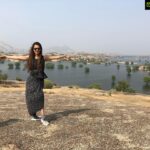 Payal Rohatgi Instagram - #JayaBachchan ji आपने देखा कि आपकी बॉलीवुड की थाली में बहुत सारे नाम अब बाहर आ गए हैं और उसे आप भी देख और सुन रही होंगी। जब #RaviKissan जी ने आपको parliament में बालीवुड के अंदर की drugs की सच्चाई बताई तो आप कोई थाली में छेद की बातें कर रही थी। अब यह #ArjunRampal कौनसी थाली का भोजन है ?? वो क्यूँकि उसे NCB ने बुलाया interrogation के लिए क्यूँकि उनकी partner के भाई को गिरफ़्तार किया था drugs मामले में और वो अभी तक jail में हैं। Gabriella को भी ६ घंटो की पूछ ताच के बाद भेजा NCB ने और अब Arjun Rampal की भी पूछताच हो गयी। तो Jaya Aunty जी आप को कुछ कहना है इस प्रतिक्रिया पर ???? आप drugs का सेवन नहीं करती होंगी परंतु आप जिस industry का आँख बंध कर समर्थन कर रही हैं वहाँ आजकल drugs मामूली बात है। और Fit भारत में drugs का सेवन करना illegal और ग़लत है 🙏#payalrohatgi @bodhitreejaipur_official Jawai Dam