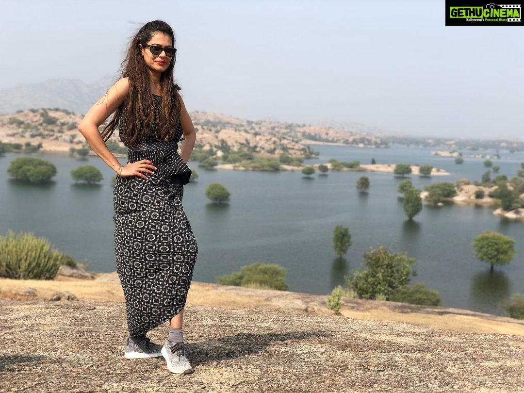 Payal Rohatgi Instagram - #JayaBachchan ji आपने देखा कि आपकी बॉलीवुड की थाली में बहुत सारे नाम अब बाहर आ गए हैं और उसे आप भी देख और सुन रही होंगी। जब #RaviKissan जी ने आपको parliament में बालीवुड के अंदर की drugs की सच्चाई बताई तो आप कोई थाली में छेद की बातें कर रही थी। अब यह #ArjunRampal कौनसी थाली का भोजन है ?? वो क्यूँकि उसे NCB ने बुलाया interrogation के लिए क्यूँकि उनकी partner के भाई को गिरफ़्तार किया था drugs मामले में और वो अभी तक jail में हैं। Gabriella को भी ६ घंटो की पूछ ताच के बाद भेजा NCB ने और अब Arjun Rampal की भी पूछताच हो गयी। तो Jaya Aunty जी आप को कुछ कहना है इस प्रतिक्रिया पर ???? आप drugs का सेवन नहीं करती होंगी परंतु आप जिस industry का आँख बंध कर समर्थन कर रही हैं वहाँ आजकल drugs मामूली बात है। और Fit भारत में drugs का सेवन करना illegal और ग़लत है 🙏#payalrohatgi @bodhitreejaipur_official Jawai Dam
