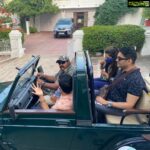 Payal Rohatgi Instagram - #Dharmendra जी जो बहुत बड़े superstar थे अपने ज़माने में वो #HemaMalini से शादी करना चाहते थे। मगर उनकी पहली बीवी ने उन्हें divorce नहीं दिया इसलिए उन्होंने इस्लाम क़बूल किया और मुस्लिम बन गए। उनका नाम #zoom online portal के अनुसार Dilawar Khan हो गया और उन्होंने अपनी पहली बीवी को divorce दिए बिना Hema Malini से शादी की। यह खबर मुझे भी नहीं पता थी और यह सुनकर और जानकर मुझे समझ पड़ा की कैसे बॉलीवुड इसलाम को promote करता है क्यूँकि यह धर्म में legally आप २ या ३ शादी कर सकते हैं। यहाँ पर मैं Dharmendra Saab की बहुत इज़्ज़त करती हूँ मगर सच तो सबको जानना चाहिए जिसकी वजह से बॉलीवुड hinduphobia फेलाता है 🙏 #payalrohatgi Bera, Jawai leopard and wildlife safari