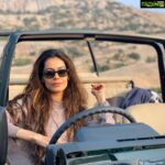 Payal Rohatgi Instagram - #AkshayKumar की फ़िल्म #Laxmi जो पहले #Laxmibomb थी वो सबसे ज़्यादा downloaded film है hotstar पर ??? यह कैसे हुआ ?? हूँ तो boycott कर रहे थे उस फ़िल्म को मगर लोगों ने उसे superhit बना दिया ?? यह जो boycott का trend चलाते हैं ना लोग वो इस trend से film को ओर publicity देते हैं।#SalmanKhan का शो #BiggBoss पर भी बहुत ड्रामा हुआ और आज सब उस शो पर जाकर शो को publicity दे रहे हैं। #Akshay की फ़िल्म को boycott करने का trend चलाया और वो सबसे ज़्यादा downloaded film बन गयी #DilBechara के बाद ??? यह तो ग़लत है। जब मुझे लोगों ने बोला की मैं Biggboss की review नहीं करूँ तो मैंने उसे माना जब कि मैं तो host और शो का मज़ाक़ उड़ा रही थी। मगर हिन्दु वादी लोग आप का ग़ैर इस्तेमाल किया जाता है आपसे boycott trend चलाकर जो उन्हें फ़ाईदा देता है 🙏 #payalrohatgi Jawai Jungle Safari