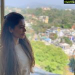 Payal Rohatgi Instagram - मेरे जन्मदिन पर Mount Abu में मैं हूँ 🙏 यह जगह बहुत खूबसूरत है मगर यहाँ पर काफ़ी ओर स्वच्छता हो सकती है।इतनी सारी tourist spots होने के बावजूद यहाँ पर उस प्रकार की स्वच्छता नहीं जैसी होनी चाहिए।मैं अपने जन्मदिन पर gurushikhar peak गयी जो राजस्थान की highest peak है। फिर Dilwara मंदिर के दर्शन किए और Raghunath मंदिर के। Dilwara मंदिर जो १५७२ के बने हुए हैं वहाँ की craving देख आप भूल जाएँगे की यह उस समय बन सकता था। Tajmahal से बेहतर cravings थी और चारों ओर आप Mahavir जी की मूर्ति देख सकते हैं जिधर भी देखे। Nakki lake में भी सफ़ाई ज़्यादा हो सकती है क्यूँकि अगर आप लोग वहाँ कोई celebrations भी करने जाते हो तो बाद में जगह तो साफ़ करो। Celebritries को भारत के अंदर विभिन प्रदेशों में अपने संस्कृति से जुड़ी हुई प्रथाओं को promote करना चाहिए। विदेश जाने से अच्छा है भारत के इतिहास को समझना। #Hilltone hotel ने भी काफ़ी दिल से मेरे जन्मदिन की celebrations करवाई जो मुझे याद रहेंगी। Arnab को support करे क्यूँकि यहाँ वो सही है 🙏