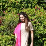 Payal Rohatgi Instagram - #ArnabGoswami की bail अभी तक नहीं हुई है और यह बहुत शर्मनाक है क्यूँकि high court कह रहा है sessions court देगी और sessionscourt का अभी तक कोई फ़ैसला नहीं हुआ। Modi जी अगर Arnab कोई मुस्लिम होता या फिर कोई आपका non-supporter होता तो आप शायद उसके लिए आवाज़ उठाते परंतु वह आपका समर्थक है तो उसे आप नहीं बचाएँगे ??? यह ग़लत है क्यूँकि सबका साथ और सबका विकास का मतलब समर्थकों को भी उतनी सुरक्षा मिलनी जितनी एक non-समर्थक को। बॉलीवुड का सच तो सबको पता चल गया है कि कितना drugs का सेवन करते हैं यह लोग। Firoz Nadiadwala के यहाँ raid पढ़ना और फिर Arjun Rampal के यहाँ raid दिखाती है कि कितना अंदर तक drugs का सेवन होता है। यह drugs के सेवन की छुपाने के लिए सुशांत की मौत जो आत्माहत्या कहकर छुपाया जा रहा था। Disha की मौत की भी छुपाया जा रहा था। Arnab ने इन सब पर आवाज़ उठाई तो अब उसके साथ यह सब हो रहा है। ग़लत है मोदी जी 🙏 #payalrohatgi Hotel Hilltone