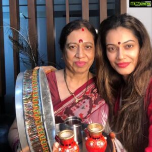 Payal Rohatgi Instagram - Happy KarwaChauth ❤️ @sangramsingh_wrestler #payalrohatgi