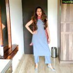 Payal Rohatgi Instagram - मैं आज बात करती हूँ कि कैसे मुझे लगता है कि हिंदू विचार धारा के लोगों को गुमराह करा जा रहा है corporate द्वारा। सभी को इतना कहना है कि हिंदू प्रथाओं को जो निशाना बना रहा है उसे expose करो परंतु सही search के बाद। ऐसे ही भीड़ का हिस्सा मत बन जाओ। #Ashram series जो MXplayer पर release हुई है उसे target करना उसे publicity देना है क्यूँकि यह series आपके boycott trend से hit हो गयी।यह series से Sangram जी भी जुड़े हैं और यह series में Gurmeet Ram Rahim को expose किया गया है जो एक रंगीन इतिहास रखता है।Sangram जी भी यह series से associated थे तो मुझे पता है कि making क्या है। अब Tanishq advertisement में एक झूठा ख़्वाब दिखाने का प्रयास किया गया जो ग़लत था और उस पर हमने आवाज़ उठाई। #lovejihad के बहुत उदाहरण है भारत में आज के समय जिन्हें सभी के सामने लाना ज़रूरी है क्यूँकि हमें हिंदू बेटीओं को इस जिहाद से बचाना है। परंतु हिंदू विचार धारा वाले लोगों का दूर उपयोग किया जाता है जो ग़लत है। हम हिंदू हैं और हम tolerant हैं परंतु ashram series में MSG की कहानी बेची गयी है। आप क्यूँ नहीं funding करते और मौलवी और पादरी के ऊपर कहानी लिखते और उनकी सच्चाई रखते public platform पर ??? जब एक #boycott trend चलता है तो वो चीज़ और अहेमियत पाती है।आप लोग boycott biggboss कर रेही हैं और उस show को और publicity मिल रही है। तो आप अपना मुद्दा सही चुनिए यही कहना है मुझे 🙏 @krishaclothing #payalrohatgi