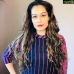 Payal Rohatgi Instagram - आज हम बात करते हैं कि सब लोग सुशांत की मौत से फ़ायदा उठाना चाहते हैं। Dr. Swamy का बयान देखा Republic न्यूज़ channel पर जहां वो कह रहे हैं कि सुशांत की pants पर sperm था??? किसने उन्हें यह बोला ?? Swamy जी किस आधार पर यह claim कर सकते है ??? अब दूसरी ओर उनका वकील बैठके views और likes के रहा है अपने YouTube पर सुशांत की death से तो उसे क्यूँ नहीं target करते सुशांत के fans ??? यह जो claim हैं Swamy जी का वो बिग़ैर proof के बोलना बहुत ग़लत होगा। क्यूँकि AIIMS ने या Cooper hospital ने ऐसा बयान क्यूँ नहीं दिया ??? एक ओर सोच आपके साथ share करनी है कि सुशांत को उसके फ़िल्म release दौरान theatres नहीं मिलते थे। मैंने पहले के video में #sonchiriya के पीछे की conspiracy share करनी चाही। अब सारे theatre वाले सुशांत की फ़िल्म दिखाना चाहते हैं coronavirus unlock की प्रतिक्रिया में ??? सब अपना फ़ायदा देखते हैं। क्यूँकि मैंने यह सोच पड़ी कि कैसे #DilBechara के makers को भी पैसा बनाना था और #Drive फ़िल्म के OTT platform पर flop होने से #DilBechara के makers को भी डर लग रहा होगा। सुशांत की फ़िल्म को theatre नाहीं मिलते थे और OTT platform पर भी उसके फ़िल्म नहीं चल रहे थे। तो क्या अपने फ़ायदे के लिए सुशांत का क़त्ल करवाया गया ??? क्यूँकि सुशांत की मौत से उसके fans ने #DilBechara को superhit बनाया ना की director के काम से या फिर heroine के acting से।Industry में तो सब लोग सुशांत की depresssion की कहानी बेच रहे थे तो उसके पीछे सुशांत का क़त्ल अगर करवाया गया तो छुपाया जा सकता था। इस सोच में logic हैं 🙏 #payalrohatgi