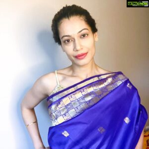Payal Rohatgi Instagram - #ArjunRampal ने अपनी पहली बीवी को divorce दिया है और अब उनकी girlfriend #GabriellaDemetriades के भाई को NCB ने गिरफ़्तार किया है drugs मामले में।उन्हें lonavala के कोई resort से पकड़ा गया और उनके पास hashish और Alprazolam मिली जो NDPS act द्वारा नज़्यादा मात्रा में रखना गुनाह है। अब क्या यह arrest और बड़े और नामचीन actors को expose कर पाएगी ?? क्यूँकि बालीवुड में तो drugs है यह कोई राज़ नहीं। परंतु जब तक evidence नहीं मिलता पकड़ नहीं सकते क्यूँकि bail तो आसानी से ले सकते हैं यह लोग। सुशांत को depression ऐसे नहीं हुई। उसे drugs देकर depressed करवाया गया और यह लोगों को expose करना ज़रूरी है 🙏 #payalrohatgi