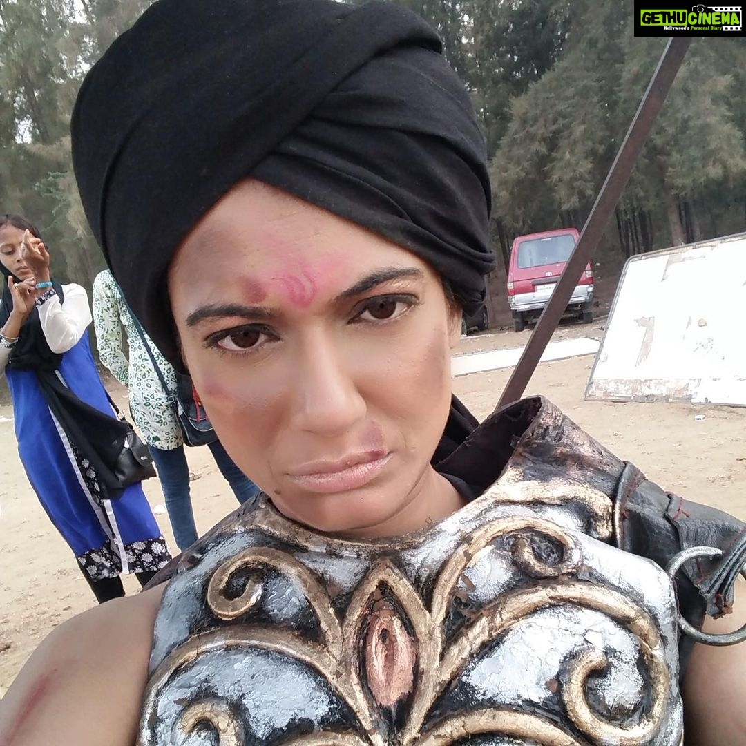 Payal Rohatgi Instagram - जो feminists #PayalGhosh के माफ़ी नामे से ख़ुश हैं जो #RichaChadda के defamation case पर उन्हें कहना है की मेरा एक साल पुराना defamation case #AjazKhan के ख़िलाफ़ अभी तक सुनवाई में आया भी नहीं परंतु Richa का इतनी जल्दी आ गया 🤪🤪 क्या यहाँ भी SETTING होती है ??? रही बार defamation की तो क्या आधारीय प्रधानमंत्री को आतंकवादी कहना सही है ? #AnuragKashyap के ख़िलाफ़ defamation का case डालो और और उससे माफ़ी मँगवाओ 😉 और अगर #PayalGhosh झूट बोल रही है तो #AnuragKashyap को उसके ख़िलाफ़ defamation का case डालना चाहिए 😉 मगर अभी तक उसने नहीं डाला उसका मतलब कुछ तो गड़बड़ है 🙏 और सभी #BoycottBiggboss वालो को कहना है कि lonavala में set के सामने जाकर peaceful protest करो police से permission लेकर क्यूँकि #ShaheenBaug वालो ने permission नहीं ली तो अब court से सज़ा भी मिलेगी। और जब आप लोग बहुत मात्रा में जाएँगे तो #ColorsTV शो बंध करेगा और #SalmanKhan पैसा नहीं कमायेगा 😂😂 रही बार न्यूज़ channels की वो भी sponsorship द्वारा पैसे कमाते हैं। मैं ज़्यादातर #RepublicTV देखती हूँ और वहाँ #Ebix का sponsorship होता है जो देखने पर दिख जाता है। सारे news channel ऐसे sponsorship से पैसे कमाते हैं 😜 तो आप लोग भी मेरे www.youtube.com/payalrohatgionline पर donations कर सकते हैं जब मैं live आयु क्यूँकि सिर्फ़ हवा पर तो कोई नहीं जीता 🤣#payalrohatgi