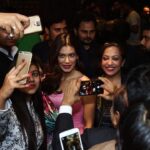 Payal Rohatgi Instagram - बहुत सारे लोगों ने मुझ पर आरोप लगाया कि मैं publicity के लिए Sushant case से जुड़ी परंतु अब अगर मैं बोलूँ की वकील भी शायद publicity के लिए सुशांत case से जुड़े तो क्या आप मानेंगे ??? सब को इतना बताना है कि #IshKaranBhandari और संग्राम जी सम्पर्क में आए जब वो बूंदी की घटना हुई थी फिर जब मैंने कोई ओर Times के मामले में उसके साथ सम्पर्क किया तो middle man द्वारा पैसे की demand रखी जो ठीक है मगर बात यह है कि हम लोग उनके सम्पर्क में कभी ख़ुद नहीं आए। वो ख़ुद हमारे साथ जुड़ने के लिए आए और फिर behave करना की हम उनके जुड़ने के लिए पीछे पड़े थे यह ग़लत है 😜 अब Ishkaran और #SudhirGupta का क्या सच है यह तो समय बताएगा परंतु उनकी integrity पर आरोप एक दूसरा वकील लगा रहा है जिसका नाम है #VibhorAnand । वकील को भी publicity चाहिए नए clients पकड़ने के लिए। #SatishManshinde की बात सुन लो जो एक senior वकील है मगर Rhea के लिए अगर free में लड़ रहा है तो क्यूँ लड़ रहा है ??? Publicity ??? तो क्यूँ वकीलों की integrity पर सवाल नहीं उठाए जाते ?? मैं तो frankly Ishkaran को जानती तक नहीं थी सुशांत case से जुड़ने से पहले और उसके भी YouTube और बाक़ी platform के followers और subscribers सुशांत case से जुड़ने से बड़े हैं🙏 Advocate #Vibhor ने कहा था कि Dr. Swamy जी ने AIIMS के doctors को bribe किया suicide का angle साबित करने के लिए परंतु Swamy जी तो सब से पहले murder कह रहे थे evidences के आधार पर और हमने उनके version को देख ओर भी यक़ीन माना कि सुशांत की मौत शायद एक murder थी। तो Swamy जी suicide की माँग क्यूँ रखेंगे AIIMS के सामने ??? यहाँ vibhor का claim ग़लत लगा परंतु शायद एक प्रकार का miscoordination हैं उनके यहाँ क्यूँकि जब उनके एक वकील #VijaySharma ने मेरा defamation का case handle किया था free of cost तो उन्होंने मुझे यह भी कहा था Bundi case में ज़मानत की ज़रूरत नहीं होगी परंतु वो ज़रूरी था और राजस्थान police ने तभी मुझे गिरफ़्तार किया जब मैंने anticipatory bail के लिए apply किया। अब यह उन्होंने गलती की मेरे साथ या ???? एक ओर मामले में Times of India का कोई legal matter था और Swamy जी के team से उन्होंने Ishkaran Bhandari का reference मुझे दिया। यह reference इसलिए मैंने accept किया क्यूँकि उनका बंदा मेरे घर आया आया था मुझसे मिलने। फिर मुझे #Help का tag देकर मुझे fees की requirement भेजते हो ?? भैया मैंने कब तुमसे सम्पर्क किया ??? मेरे ख़ुद के family वकील हैं 🙏