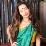 Payal Rohatgi Instagram - आज हम यह भी बात करेंगे की #MaheshBhatt पर उनके nephew की estranged पत्नी जो दक्षिण की अभिनेत्री है उसका आरोप है कि वो industry के don हैं।उनका नाम है #LuvienaLodh और उनके पति का नाम है #SumitSabharwal।Luviena कह रही है कि उनका पति drugs supply करता है #AmyraDastur और #SapnaPabbi को जो अभिनेत्री हैं। Sapna का नाम एक दिन पहले न्यूज़ में था क्यूँकि NCB ने उसे summons भेजे थे drugs मामले में। साथ में वो यह भी कहती है की उसका पति लड़कियाँ भी supply करता था directors को। और यह सब की जानकारी #MaheshBhatt को थी। Mahesh Bhatt का वकील अब case दर्ज कर रहा है Luviena के ख़िलाफ़ अपने client के तरफ़ से क्यूँकि Luveina का आरोप है कि वो उसे अभी अपने घर से निकलने का प्रयास कर रहा है। सच तो सामने ज़रूर आएगा परंतु यह सुनकर यह बात तो साबित होती है कि drugs तो है बालीवुड के अंदर। दूसरी ओर Mahesh Bhatt industry के DON है कि नहीं यह तो पता नहीं परंतु यह पता है कि भगवान सबका DON है और वो आपके साथ है तो कोई आपका बाल भी बाँका नहीं कर सकता। #payalrohatgi