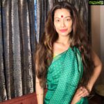 Payal Rohatgi Instagram - आज हम यह भी बात करेंगे की #MaheshBhatt पर उनके nephew की estranged पत्नी जो दक्षिण की अभिनेत्री है उसका आरोप है कि वो industry के don हैं।उनका नाम है #LuvienaLodh और उनके पति का नाम है #SumitSabharwal।Luviena कह रही है कि उनका पति drugs supply करता है #AmyraDastur और #SapnaPabbi को जो अभिनेत्री हैं। Sapna का नाम एक दिन पहले न्यूज़ में था क्यूँकि NCB ने उसे summons भेजे थे drugs मामले में। साथ में वो यह भी कहती है की उसका पति लड़कियाँ भी supply करता था directors को। और यह सब की जानकारी #MaheshBhatt को थी। Mahesh Bhatt का वकील अब case दर्ज कर रहा है Luviena के ख़िलाफ़ अपने client के तरफ़ से क्यूँकि Luveina का आरोप है कि वो उसे अभी अपने घर से निकलने का प्रयास कर रहा है। सच तो सामने ज़रूर आएगा परंतु यह सुनकर यह बात तो साबित होती है कि drugs तो है बालीवुड के अंदर। दूसरी ओर Mahesh Bhatt industry के DON है कि नहीं यह तो पता नहीं परंतु यह पता है कि भगवान सबका DON है और वो आपके साथ है तो कोई आपका बाल भी बाँका नहीं कर सकता। #payalrohatgi