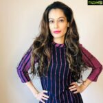 Payal Rohatgi Instagram - आज हम बात करते हैं कि सब लोग सुशांत की मौत से फ़ायदा उठाना चाहते हैं। Dr. Swamy का बयान देखा Republic न्यूज़ channel पर जहां वो कह रहे हैं कि सुशांत की pants पर sperm था??? किसने उन्हें यह बोला ?? Swamy जी किस आधार पर यह claim कर सकते है ??? अब दूसरी ओर उनका वकील बैठके views और likes के रहा है अपने YouTube पर सुशांत की death से तो उसे क्यूँ नहीं target करते सुशांत के fans ??? यह जो claim हैं Swamy जी का वो बिग़ैर proof के बोलना बहुत ग़लत होगा। क्यूँकि AIIMS ने या Cooper hospital ने ऐसा बयान क्यूँ नहीं दिया ??? एक ओर सोच आपके साथ share करनी है कि सुशांत को उसके फ़िल्म release दौरान theatres नहीं मिलते थे। मैंने पहले के video में #sonchiriya के पीछे की conspiracy share करनी चाही। अब सारे theatre वाले सुशांत की फ़िल्म दिखाना चाहते हैं coronavirus unlock की प्रतिक्रिया में ??? सब अपना फ़ायदा देखते हैं। क्यूँकि मैंने यह सोच पड़ी कि कैसे #DilBechara के makers को भी पैसा बनाना था और #Drive फ़िल्म के OTT platform पर flop होने से #DilBechara के makers को भी डर लग रहा होगा। सुशांत की फ़िल्म को theatre नाहीं मिलते थे और OTT platform पर भी उसके फ़िल्म नहीं चल रहे थे। तो क्या अपने फ़ायदे के लिए सुशांत का क़त्ल करवाया गया ??? क्यूँकि सुशांत की मौत से उसके fans ने #DilBechara को superhit बनाया ना की director के काम से या फिर heroine के acting से।Industry में तो सब लोग सुशांत की depresssion की कहानी बेच रहे थे तो उसके पीछे सुशांत का क़त्ल अगर करवाया गया तो छुपाया जा सकता था। इस सोच में logic हैं 🙏 #payalrohatgi