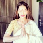 Payal Rohatgi Instagram – आज हम बात करेंगे Cultural Marxism के बारे में जहां सनातन धर्म के त्योहार को निशाना बनाया जाता है। यह इसलिए किया जाता है क्यूँकि हिंदू अपने आपके वजूद से शर्मिंदगी महसूस करे। 

शुरुआत होगी #Navratri से जहां माँ दुर्गा के photos viral किए जाएँगें जहां उन्हें चोट लगी है और domestic violence के ऊपर संदेश दिया जाएगा। जबकि domestic violence परे वर्ष होता है। 

Raavan को feminists पसंद करती है क्यूँकि उसने सीता माँ का बलात्कार नहीं किया मगर वो इसलिए था क्यूँकि उसे श्राप मिला था कि अगर वो ऐसा करेगा तो वो भस्म हो जाएगा। 

फिर आएगी #Diwali की बारी जहां Diya में तेल डालने पर गरीब की बात की जाएगी। #Holi में #Holika को dalit कहा जाता है जबकि वो ब्राह्मण थी और अपने कुकर्म की वजह से जल गयी। 

अब यह सब उदाहरण दे हम हिंदू को जगाना चाहते हैं और liberals का conspiracy expose करना चाहते है।