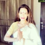 Payal Rohatgi Instagram - आज हम बात करेंगे Cultural Marxism के बारे में जहां सनातन धर्म के त्योहार को निशाना बनाया जाता है। यह इसलिए किया जाता है क्यूँकि हिंदू अपने आपके वजूद से शर्मिंदगी महसूस करे। शुरुआत होगी #Navratri से जहां माँ दुर्गा के photos viral किए जाएँगें जहां उन्हें चोट लगी है और domestic violence के ऊपर संदेश दिया जाएगा। जबकि domestic violence परे वर्ष होता है। Raavan को feminists पसंद करती है क्यूँकि उसने सीता माँ का बलात्कार नहीं किया मगर वो इसलिए था क्यूँकि उसे श्राप मिला था कि अगर वो ऐसा करेगा तो वो भस्म हो जाएगा। फिर आएगी #Diwali की बारी जहां Diya में तेल डालने पर गरीब की बात की जाएगी। #Holi में #Holika को dalit कहा जाता है जबकि वो ब्राह्मण थी और अपने कुकर्म की वजह से जल गयी। अब यह सब उदाहरण दे हम हिंदू को जगाना चाहते हैं और liberals का conspiracy expose करना चाहते है।