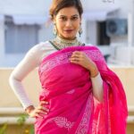 Payal Rohatgi Instagram - बात करते हैं की Jacqueline के उदाहरण से सभी लोगों को यह बात समझनी चाहिए कि talent से काम हर वक़्त नहीं मिलता और सही काम करने से इंसान पैसा नहीं कमाता है । Nora और Jacqueline जैसी विदेशी औरतों को Bharat में अभिनेत्रियों का दर्जा मिल तो जाता है पर किस प्रकार मिलता है ये तो आप सब ख़ुद समझ गए होंगे। मुझे आगे से jobless जो trolls बोलते हैं उनको इतना कहना है कि आप जिसके fans हो वो क्या करके काम पाते हैं वो सबको दिख गया है। Jacqueline तो अभी Akshay Kumar के साथ एक फ़िल्म Ram Setu में आने वाली है। अब इस picture में किसने क्या funding करी है ये तो समय बताएगा परंतु समझदार को इशारा काफ़ी है। Shilpa Shetty का पति क्या करके पैसा कमाता था ये तो सबने देख लिया है तो अब ये A grade अभिनेत्रियां किस प्रकार से legally या illegally पैसा कमाती हैं ये खुली किताब है। #payalrohatgi