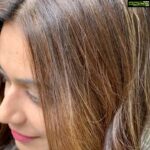 Payal Rohatgi Instagram - #Rhea की judicial custody Oct 6th तक हो गयी है और हूँ इसे कहते हैं #karma क्यूँकि सुशांत ने अपने मरने के ४ दिन पहले तक Rhea को लगातार phone किए थे मगर उसने सुशांत का phone नहीं उठाया क्यूँकि Rhea ने उसे block किया था। सुशांत की बहनो के बयान के अनुसार वो बहुत घबराया हुआ था कि जो लोगों ने Disha की हत्या कि है वो लोग अब उसे मार डालेंगे। इसलिए वो Rhea से बात करना चाहता था मगर वो मतलबि औरत ने सुशांत का एक फ़ोन नहीं उठाया। मुझे लगता है कि Rhea ने सुशांत के साथ breakup किया ना कि सुशांत ने क्यूँकि उसका Mahesh Bhatt वाला WhatsApp chat public domain में हैं जहां वो ख़ुद सुशांत को छोड़ने की बात कर रही है। अब Rhea क्या वो medical prescription वाले papers लेकर भाग गयी थी ?? क्या सबूत था उसके पास सुशांत जिसके वजह से डरा हुआ था ?? अब जब rhea की bail ख़ारिज होती है तो वोहि तड़प का महसूस होगा उसे जो उसने सुशांत को दी उसके मौत के पहले 🙏 Deepika का drugs ड्रामा उसका दोगला चरित्र दिखाता है। उसने सिर्फ़ depression की कहानी बेची सुशांत के मृत्यु के बाद क्यूँकि वो drugs के angle को छुपाना चाहती थी। Kwan agency तो talent के साथ साथ drugs का धंधा भी करती है क्यूँकि #JayaSaha के chats public domain में हैं। Kwan ने सुशांत का पैसा लिया और उसे फिर Rhea के account में क्यूँ transfer किया ??? इसका जवाब तो देना पड़ेगा उसे ED को 🙏 और Rhea ने सुशांत के पार्थिव शरीर को देख जब SORRY BABU बोला तो वो उसका प्रायश्चित करने का तरीक़ा था जो सुशांत को वापिस नहीं ला सकता था और उसे उसकी सज़ा भगवान देगा। हम और आप ना क़ानून चलाते हैं परंतु अपनी आवाज़ से सच बाहर लाने का प्रयास कर सकते हैं 🙏 #payalrohatgi HAIR - @amandacarvalhoofficial 👍