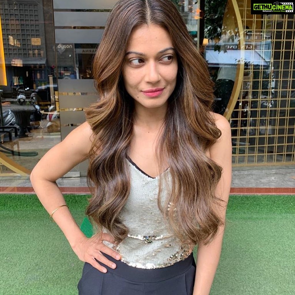 Payal Rohatgi Instagram - #PayalGhosh एक अभिनेत्री ने Producer/Director #AnuragKashyap के ऊपर sexual harassment का आरोप लगाया है। उन्होंने कहा है कि जब वो काम माँगने गयी थी Anurag के पास तब अनुराग ने उसके साथ ज़बर्दस्ती की थी और कहा था कि उसकी सारी launched actress Huma Qureshi, Richa Chadda, Mahi Gill यह सब ने उसके साथ यह सब किया है और इसलिए उन्हें काम दिया गया। यह खुलासे के ऊपर जाँच होनी चाहिए। #FayeDsouze करके एक पत्रकार है जो hinduphobia फेलाती है और उसने एक दिन पहले ही #AnuragKashyap का Interview किया बालीवुड के ऊपर और drugs के ऊपर। मगर शायद अब वो #PayalGhosh को पागल बोलेगी क्यूँकि उसे anurag के ऊपर लगाए हुए इल्ज़ाम नहीं accept करणे। काफ़ी शर्मनाक है इनका दोगलापण। देखते हैं कि इसके ऊपर जाँच होती है कि नहीं मगर मेरे अनुसार होनी चाहिए और अगर यह इल्ज़ाम सही हैं तो anurag kashyap को arrest करना चाहिए 🙏 #payalrohatgi