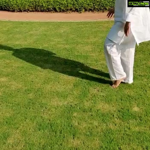 Payal Rohatgi Instagram - #JayaBachchanji का parliament का video देखा जहाँ वो #RaviKissen जी के drugs वाले angle के ख़िलाफ़ बोल रही है।Ravi जी ने कहाँ की बॉलीवुड के अंदर drugs supply किया जाता है Nepal और Punjab द्वारा हो भारत के युवा को affect करते हैं। मगर drugs के ख़िलाफ़ बोलने की जगह Jaya जी कहने लगी की बॉलीवुड को बदनाम करणे की साज़िश की जा रही है। उन्होंने कंगना को शिवसेना के नेताओं ने गाली थी और धमकी दी उस पर कुछ नहीं कहना।उनको Rhea के drugs वाले angle को क्यूँ छुपाना है ??? क्यूँ सुशांत की मौत से उन्हें दुःख नहीं हुआ ??? अगर उनके ख़ुद के बेटे के साथ ऐसा हुआ होता ??? Jaya जी को इतना कहना है कि जब #UdtaPunjab फ़िल्म को पंजाब सरकार ban कर रही थी तब karan johar से लेकर सबने कहा कि drugs कि सच्चाई को छुपाने का प्रयास किया जा रहा है। तो अगर आज drugs के connection Rhea के phone से मिल रहे हैं तो उन्हें क्यूँ बुरा लग रहा है ? क्या इन connections में इनकी बेटी का नाम भी शामिल है ??? Jaya जी कहती हैं कि सरकार को बालीवुड का support करना चाहिए क्यूँकि बालीवुड सरकार का support करता है। तो उसका मतलब bribe देकर बॉलीवुड सरकार को ख़रीद लेगा ?? #TikTok भी सरकार को पैसे देकर नहीं ख़रीद पाया तो बालीवुड क्या सोचता है ?? Jaya जी जो इतना बोल रही हैं parliament में उन्हें Swiss Banks के ऊपर भी information देनी चाहिए क्यूँकि social media पर चर्चा है कि Bachchan परिवार के बहुत Swiss accounts हैं। और Swiss Accounts में पैसा वो होता है जिस पर TAX नहीं भरते यह अमीर लोग। तो जो लोग tax payers के पैसे कि बात कर रहे थे जब कंगना को security मिली वो अब यह Swiss Bank वाली सच्चाई के ऊपर जानकारी के लिए क्यूँ नहीं tweet करते ???? वो भी तो Indian Tax Payers का पैसा है ???? #payalrohatgi