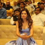 Payal Rohatgi Instagram – केंद्र का एक क़ानून आया है जहाँ पर वो IAS Afsar की transfer पर कुछ अमेंडमेंट करना चाहते हैं ।इसके ऊपर राज्य सरकारों ने आपत्ति जतायी है वो राज्य सरकार जहाँ पर BJP कि सरकार नहीं है।जो राज्य में BJP का rule है उन राज्यों को इस क़ानून से कोई आपत्ति नहीं है।

मुझे लगता है कि ये अगर सही पड़ाव है देश को अगर सुरक्षित करने के लिए और उलझनों को सुलझाने के लिए तो इससे उन राज्यों को भी अपनाना चाहिए जिन राज्यों में BJP की सरकार नहीं है। जो प्रश्न है जो संकेत है उन राज्यों के अंदर जहाँ पर BJP का राज्य नहीं उन्हें उसके ऊपर बात करनी चाहिय और देश से अगर भ्रष्टाचार निकलता है तो उसे निकालना चाहिए। #payalrohatgi