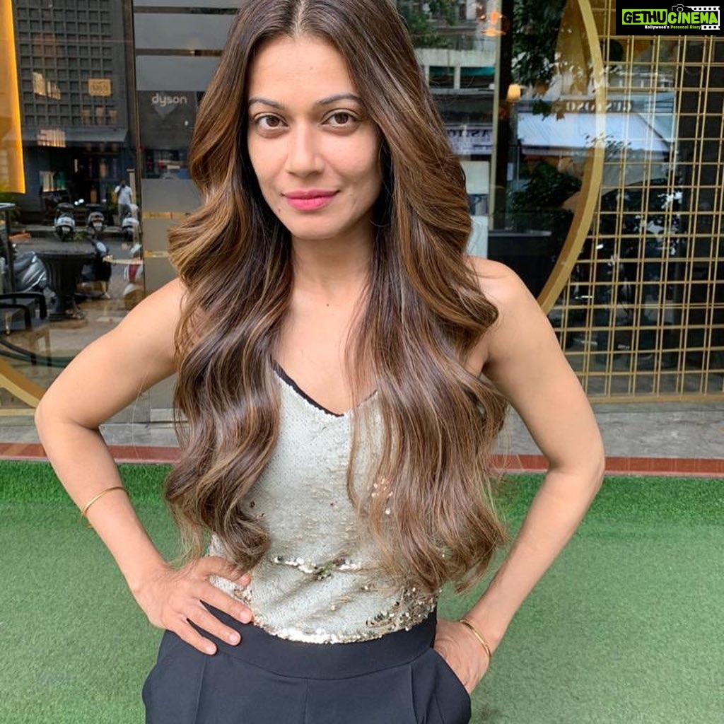 Payal Rohatgi Instagram - #PayalGhosh एक अभिनेत्री ने Producer/Director #AnuragKashyap के ऊपर sexual harassment का आरोप लगाया है। उन्होंने कहा है कि जब वो काम माँगने गयी थी Anurag के पास तब अनुराग ने उसके साथ ज़बर्दस्ती की थी और कहा था कि उसकी सारी launched actress Huma Qureshi, Richa Chadda, Mahi Gill यह सब ने उसके साथ यह सब किया है और इसलिए उन्हें काम दिया गया। यह खुलासे के ऊपर जाँच होनी चाहिए। #FayeDsouze करके एक पत्रकार है जो hinduphobia फेलाती है और उसने एक दिन पहले ही #AnuragKashyap का Interview किया बालीवुड के ऊपर और drugs के ऊपर। मगर शायद अब वो #PayalGhosh को पागल बोलेगी क्यूँकि उसे anurag के ऊपर लगाए हुए इल्ज़ाम नहीं accept करणे। काफ़ी शर्मनाक है इनका दोगलापण। देखते हैं कि इसके ऊपर जाँच होती है कि नहीं मगर मेरे अनुसार होनी चाहिए और अगर यह इल्ज़ाम सही हैं तो anurag kashyap को arrest करना चाहिए 🙏 #payalrohatgi