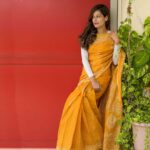Payal Rohatgi Instagram - #PengShuai एक Chinese tennis player सुर्ख़ीयों में है एक महीने से क्योंकि उन्होंने China के vice president के ऊपर sexual allegations लगाए हैं। ये allegations के बाद वो कोई भी public platform पर दिखाई नहीं दी गई। बाद में उनकी तरफ़ से 1 email public किया गया जहाँ पर वो अपने allegations को वापस ले रही थी या कह रही थी की वो allegations उनके ख़ुद के नहीं है। अब WTA ने tournament China के अंदर ख़ारिज कर दिए हैं । उनका कहना है कि जब तक Peng के इल्ज़ामों के ऊपर investigation नहीं करी जाएगी और दूध का दूध, पानी का पानी नहीं पता चलेगा, तब तक China के अंदर हरेक खिलाड़ी की सुरक्षा एक गंभीर विषय बनकर रहेगा। मैं समझती हूँ Peng अपने जीवन में इस औदे पर पहुंचकर झूठे इल्ज़ाम नहीं लगाएंगी क्योंकि अगर ये allegations झूठे साबित हो जाते हैं तो नुक़सान सबसे ज़्यादा उनको ही है और उनका career सफल career है। भारतीय feminist और दुनिया भर की feminist को Peng के साथ खड़े रहना चाहिए और उनको न्याय मिले उसके लिए आवाज़ उठानी चाहिए क्योंकि है तो वो एक महिला और अगर महिला के साथ एक पुरुष ने ग़लत किया है, अपने ओहदे का ग़लत फ़ायदा उठाया है तो इस मामले की तहक़ीक़ात तक पहुँचना ज़रूरी है 🙏